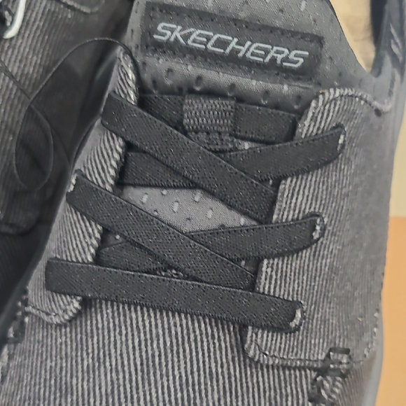 Skechers Men's Black and Gray Swift Fit Sneakers - Picture 6 of 7